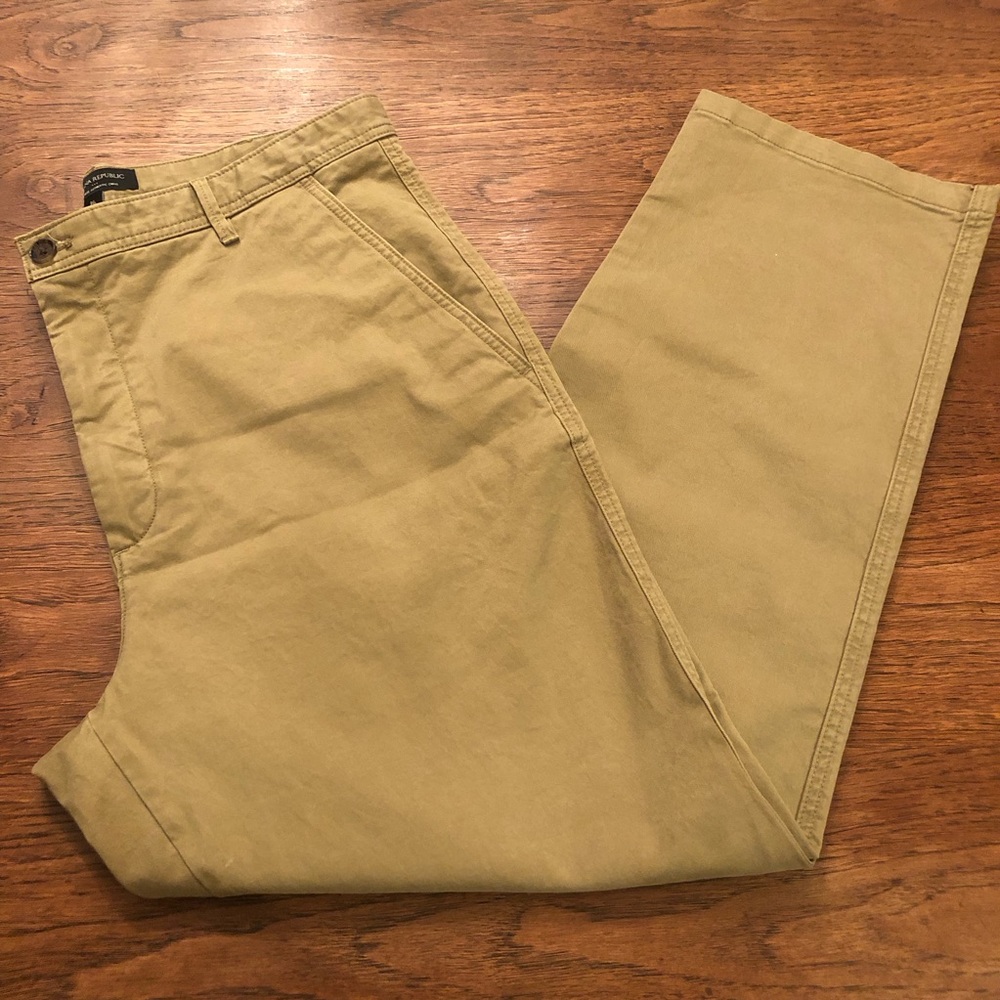 Banana Republic Women’s Straight-Fit Chinos in Khaki